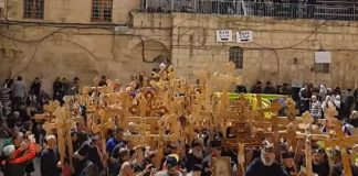 SRPSKA PESMA SE ORILA U JERUSALIMU: Srbi tokom hadžiluka na Veliki petak napravili atmosferu za pamćenje (VIDEO)