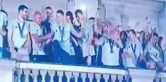 NAJLUĐA SCENA SA DOČEKA KOŠARKAŠA! ALEKSA JE HTEO DA URADI NEŠTO EKSTREMNO RIZIČNO: Neša Ilić mu je to momentalno ZABRANIO (VIDEO)