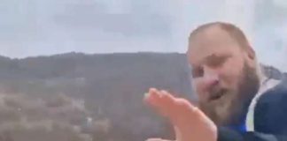 SVEŠTENIK LUKA BLAGOSILJAO PLIVAČE, PA ONDA URADIO NEŠTO ZBOG ČEGA GORE MREŽE: Ovo mu NIJE prvi put (VIDEO)