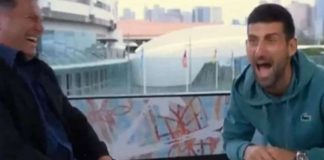 SNIMAK JE POSTAO VIRALAN NA MREŽAMA Gde je Đoković, tu je uvek šou: Nole imitirao Kirjosa, voditelj nije mogao da se suzdrži od smeha (VIDEO)