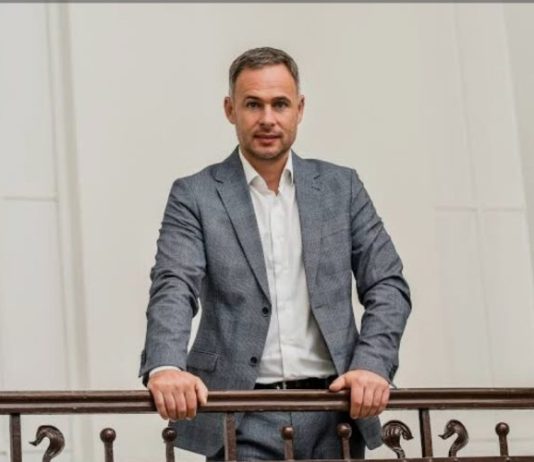Politička opservacija i magnetizam duboke empatije