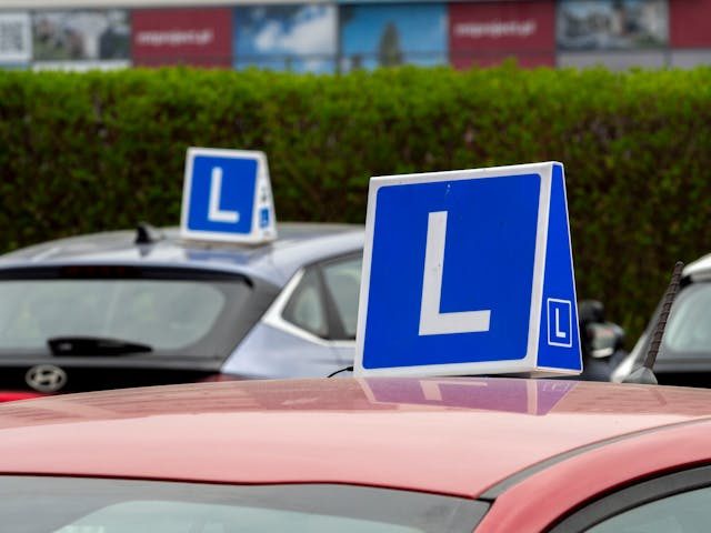 Kako izabrati auto školu pametno bez preplaćivanja-automobili -krov-oznaka